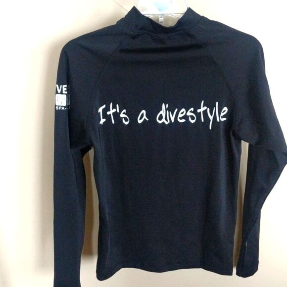 Rash Guard With Shark Motif - Picture 2 of 11